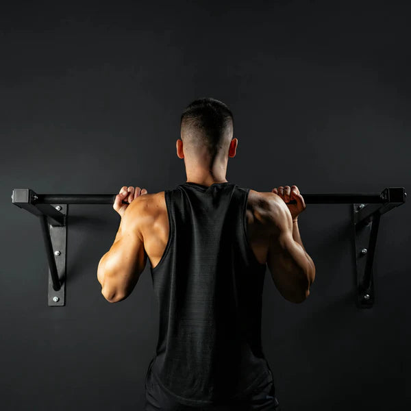 Seinään kiinnitettävä leuanvetotanko