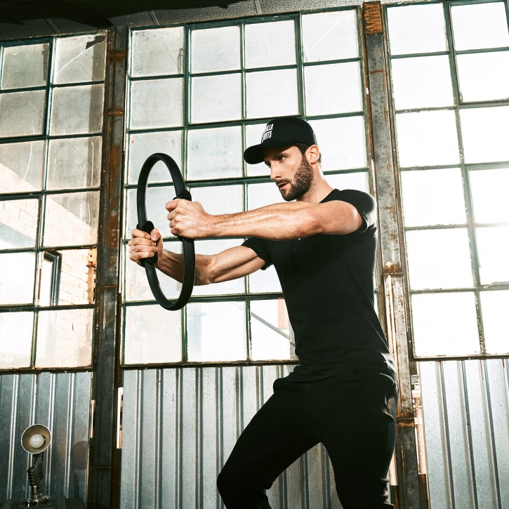 Pilatesrengas 39cm, Ergonomiset Kahvat, Musta