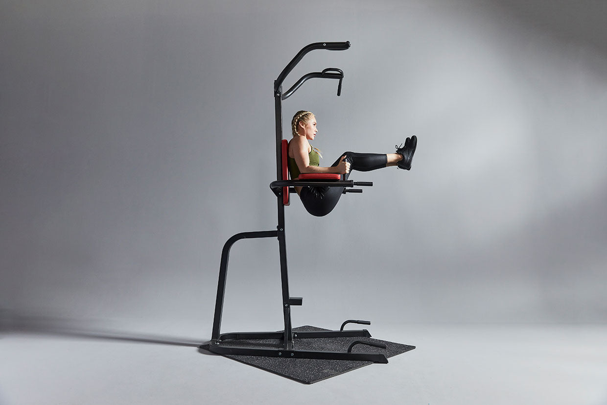 Power Tower / Voimatorni Dippi- ja Leuanvetokahvoilla sekä Käännettävällä Vatsalihaslaitteella