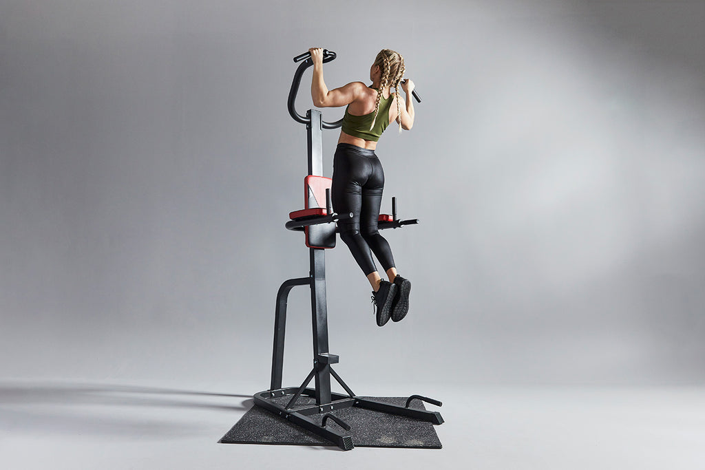 Power Tower / Voimatorni Dippi- ja Leuanvetokahvoilla sekä Käännettävällä Vatsalihaslaitteella