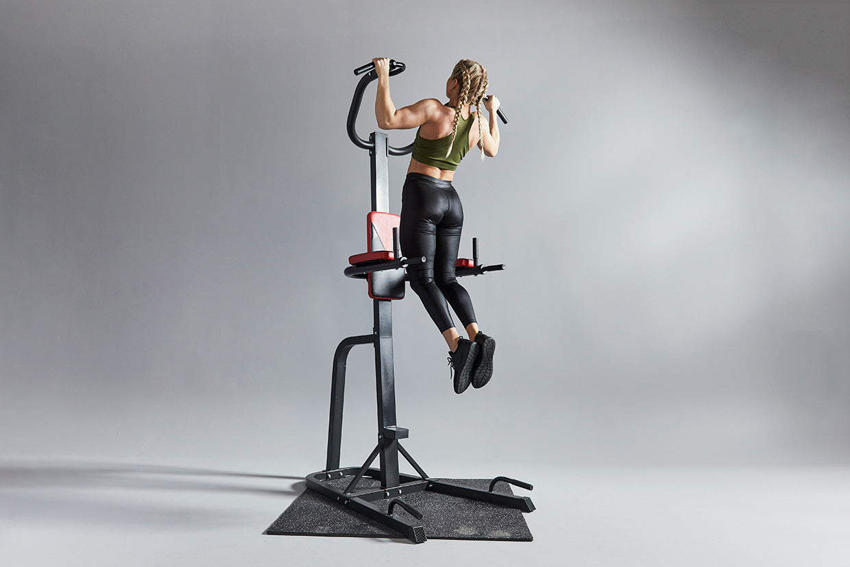 Power Tower / Voimatorni Dippi- ja Leuanvetokahvoilla sekä Käännettävällä Vatsalihaslaitteella