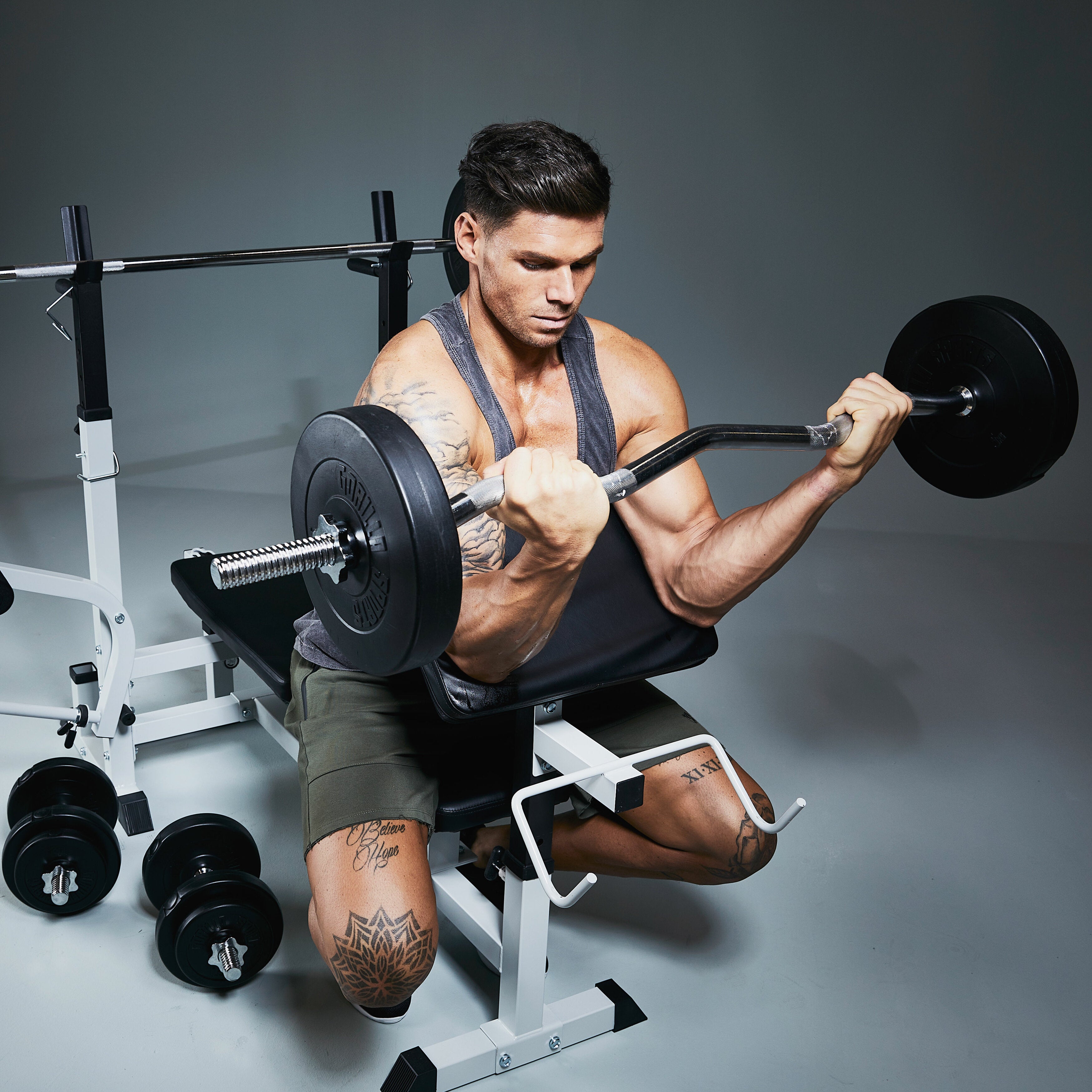 Levytankosarja 100 kg (Ø 30/31 mm) – vinyyliset levypainot + suora tanko 170 cm, EZ-tanko 120 cm & käsipainotangot 35 cm