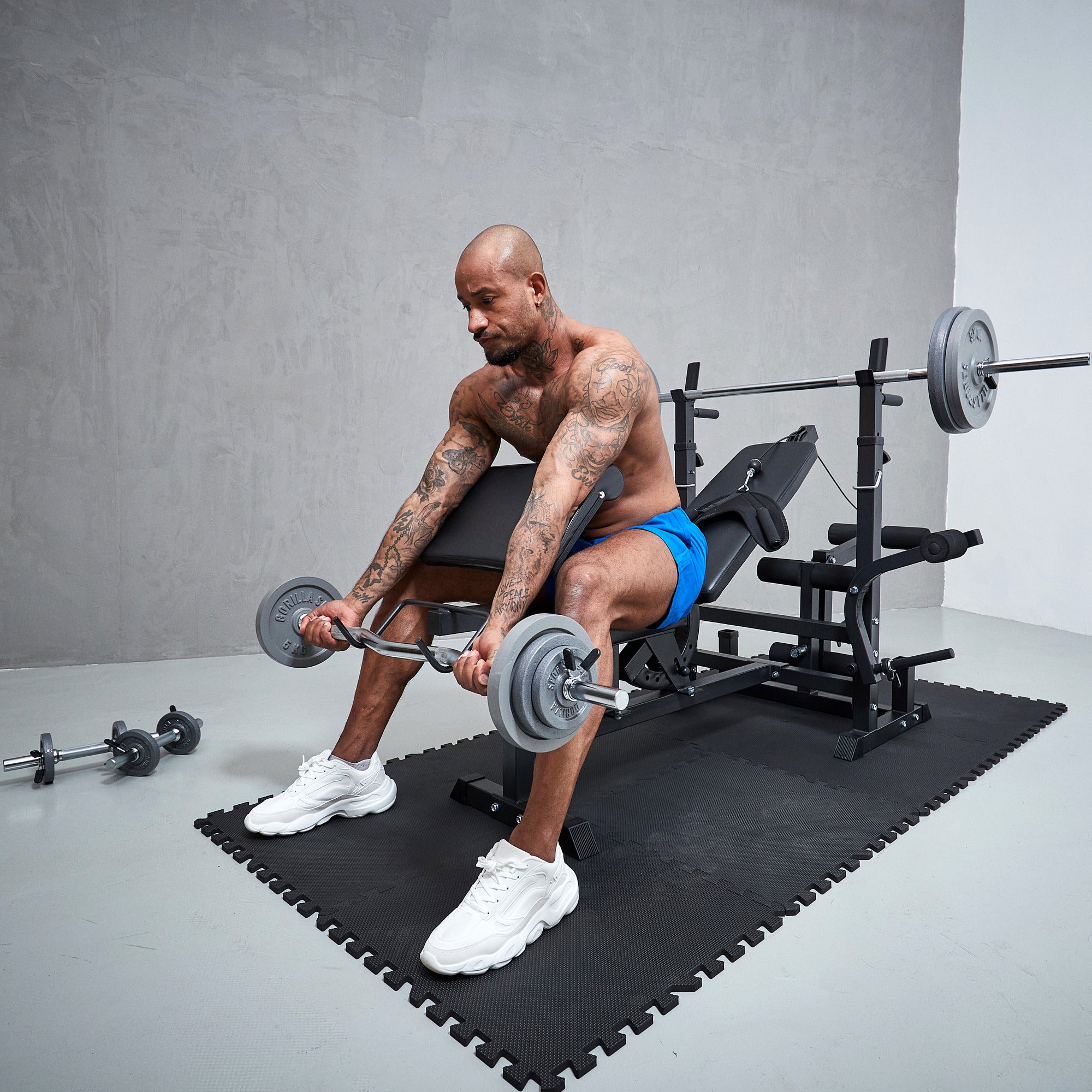 Monipuolinen Säädettävä Painonnostopenkki Musta + Valurautainen Levytankosarja 108kg