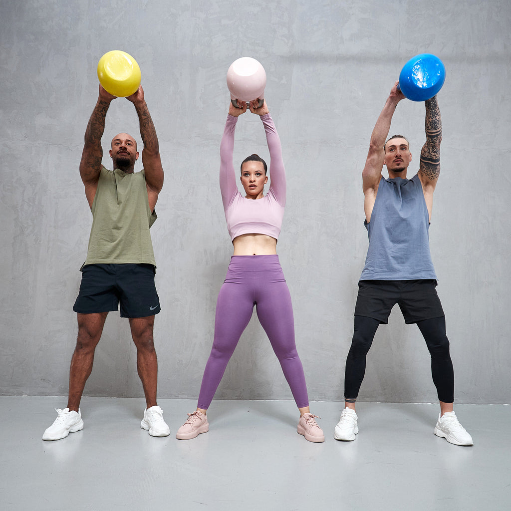 KISAKAHVAKUULASETTI 12 KG & 16 KG, VALETTU TERÄS, VÄRIKOODATTU