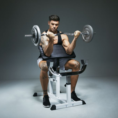 3 jakoinen treeniohjelma miehille: Tehokas rutiini lihasvoiman kasvattamiseen
